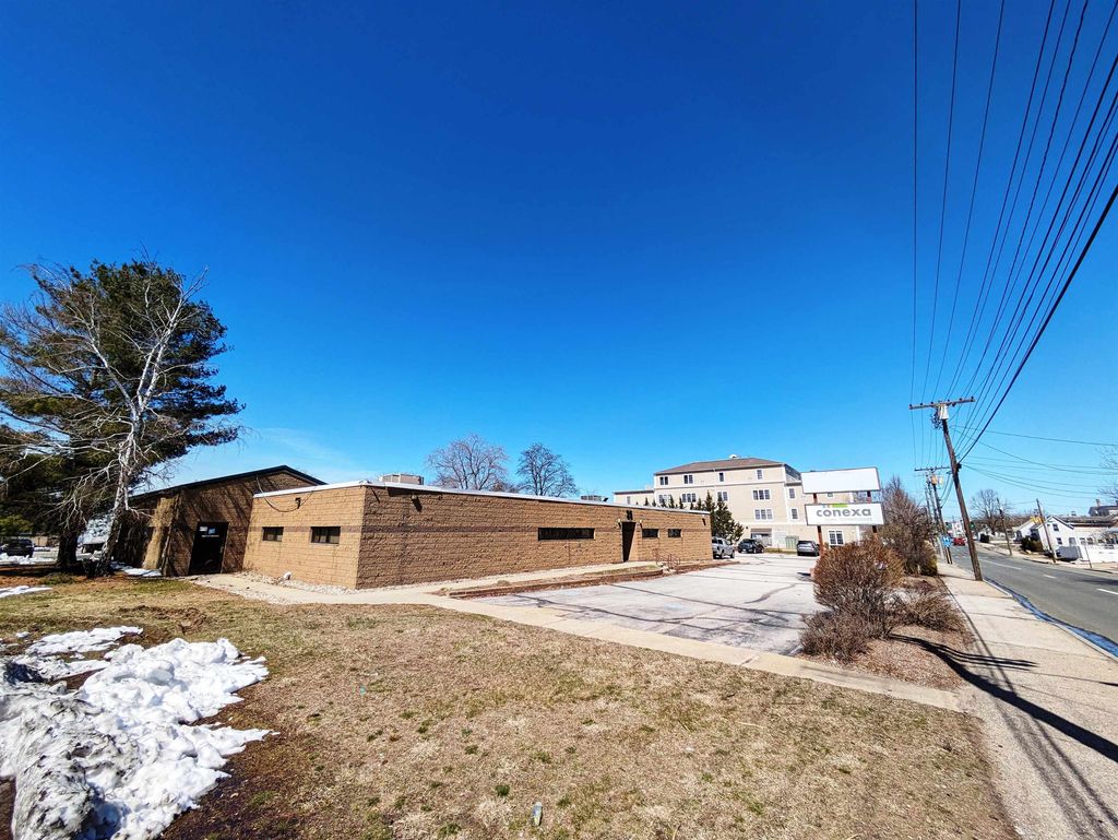 Photo of 25 S Maple Street, Manchester, NH 03103 (MLS # 5036416)