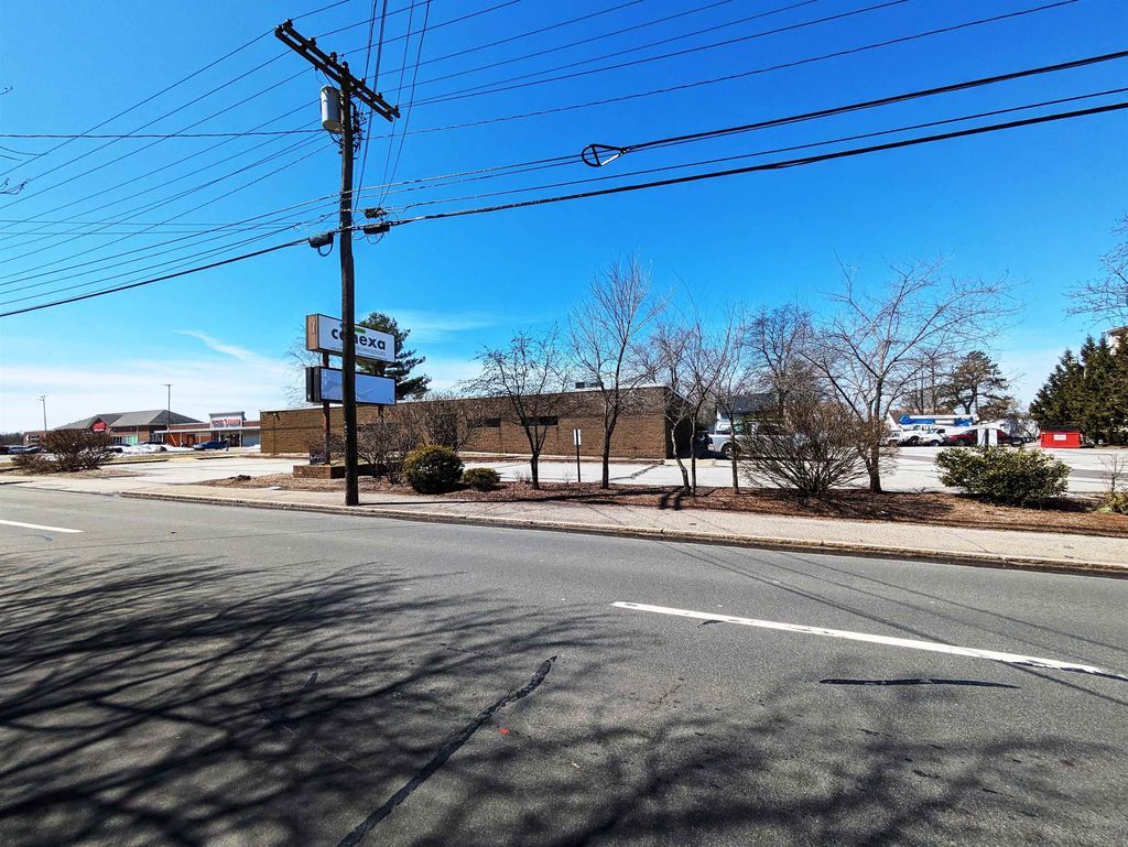 Photo of 25 S Maple Street, Manchester, NH 03103 (MLS # 5036416)