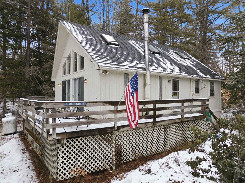 Photo of 1 Wentworth Lane, Barnstead, NH 03225 (MLS # 5081370)