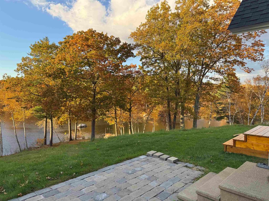 Photo of 17 Great Cove Drive, Newmarket, NH 03857 (MLS # 5067185)