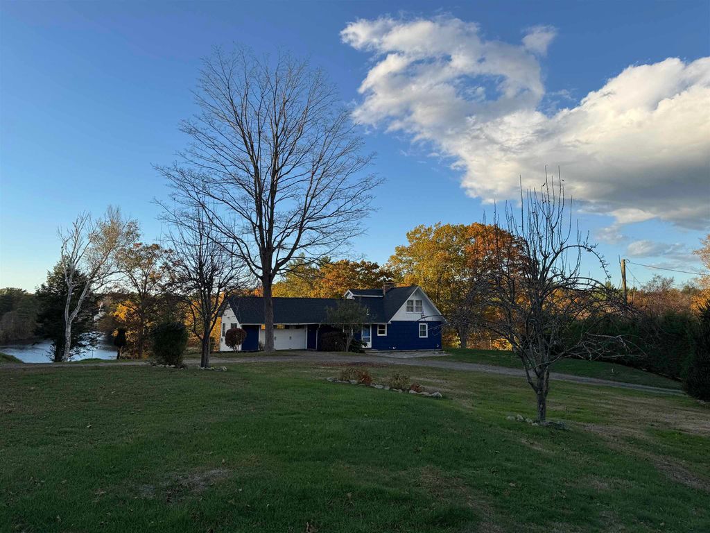 Photo of 17 Great Cove Drive, Newmarket, NH 03857 (MLS # 5067185)