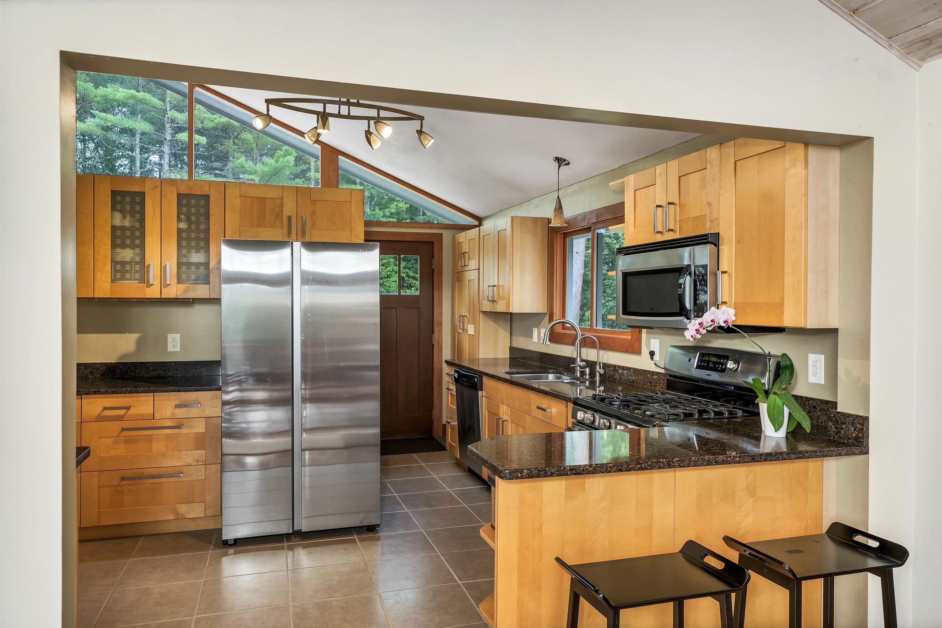 Holderness, New Hampshire 03245, United States, 4 Bedrooms Bedrooms, ,3 BathroomsBathrooms,Residential,Active,186668