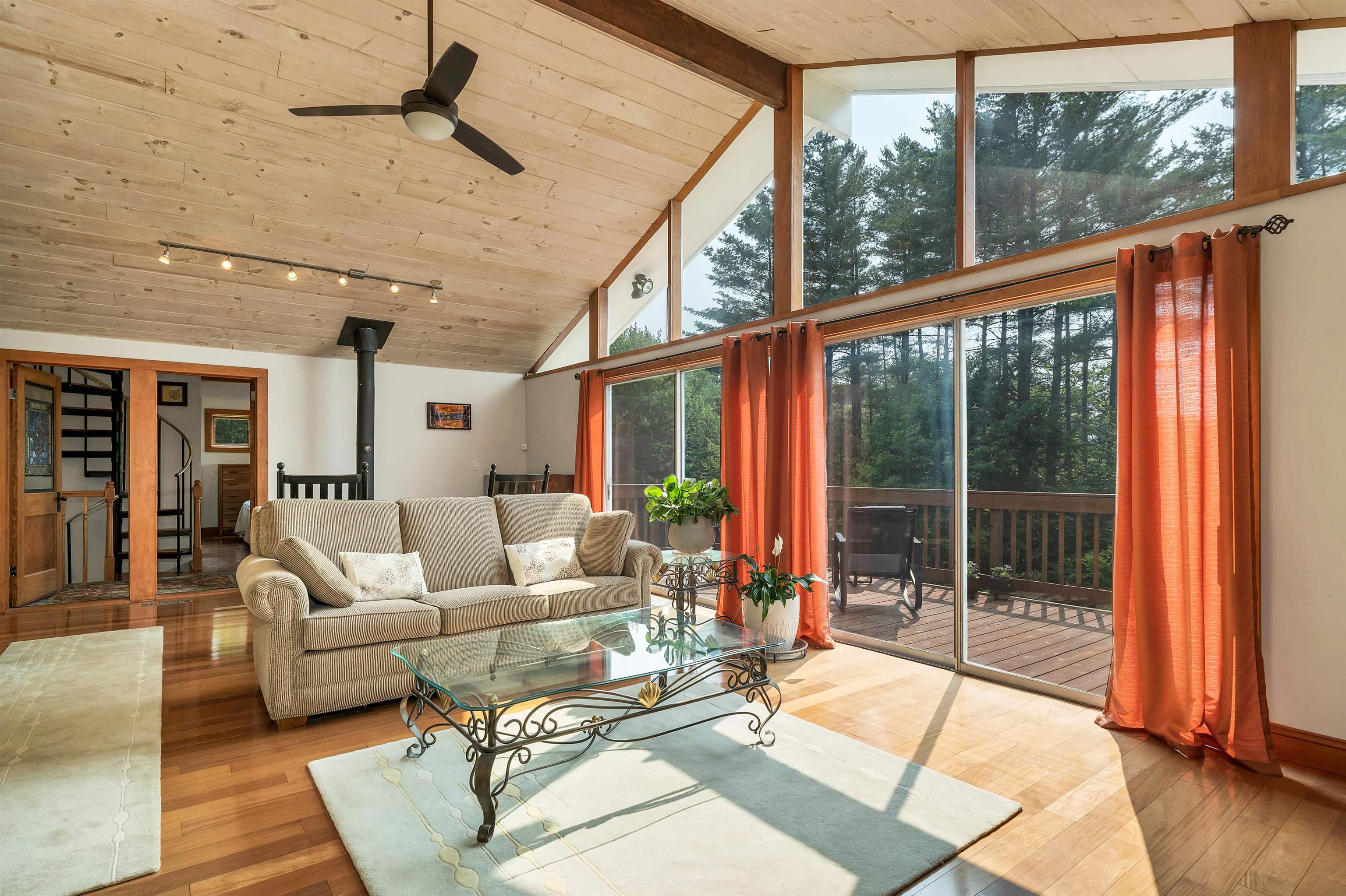 Holderness, New Hampshire 03245, United States, 4 Bedrooms Bedrooms, ,3 BathroomsBathrooms,Residential,Active,186668