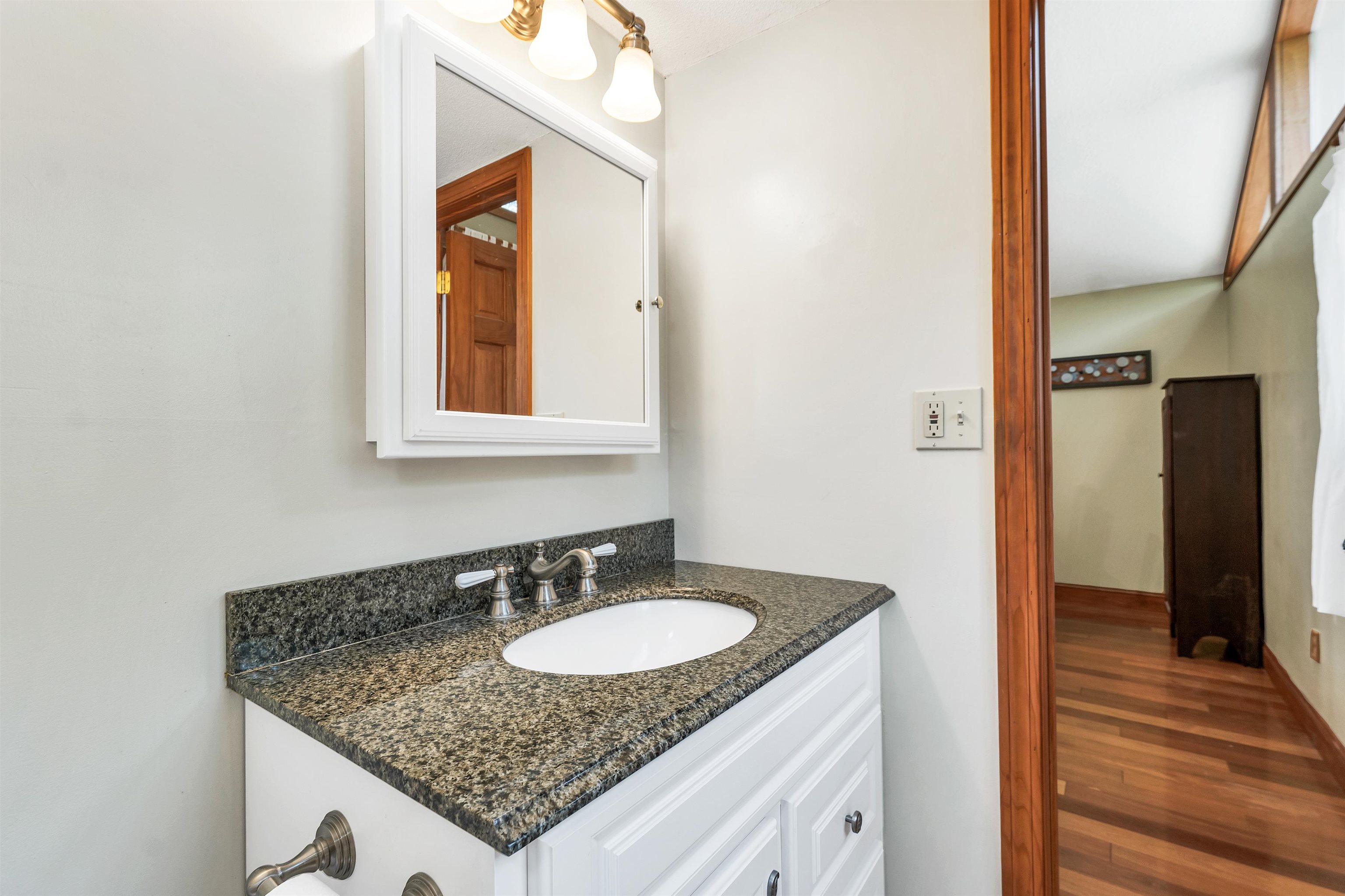 Holderness, New Hampshire 03245, United States, 4 Bedrooms Bedrooms, ,3 BathroomsBathrooms,Residential,Active,186668