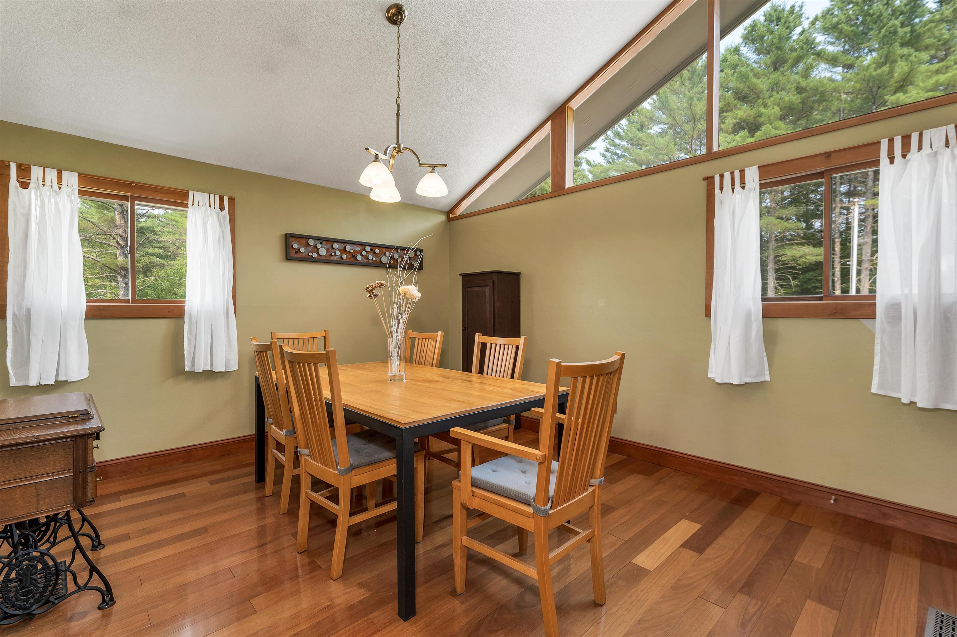 Holderness, New Hampshire 03245, United States, 4 Bedrooms Bedrooms, ,3 BathroomsBathrooms,Residential,Active,186668