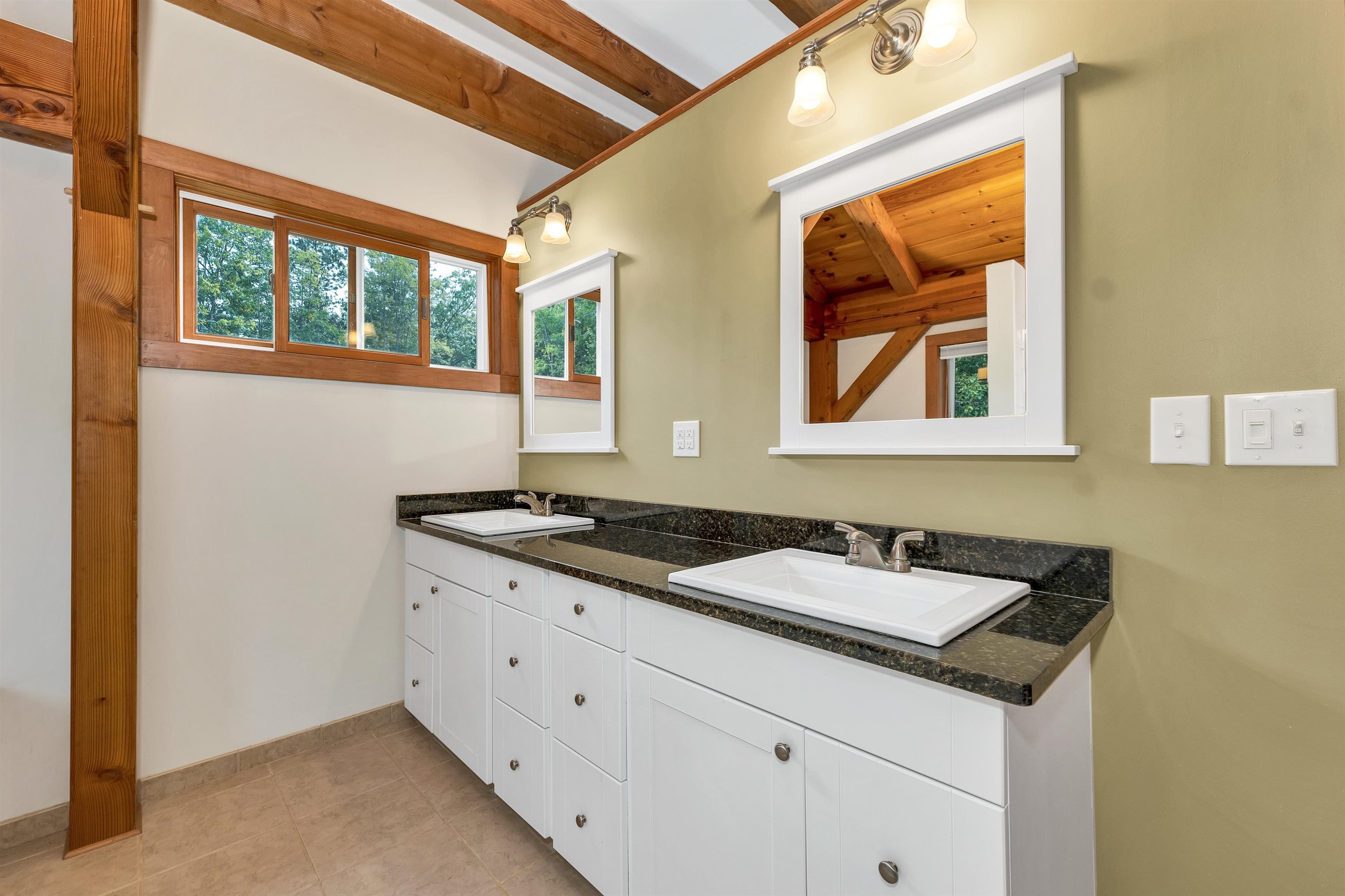 Holderness, New Hampshire 03245, United States, 4 Bedrooms Bedrooms, ,3 BathroomsBathrooms,Residential,Active,186668