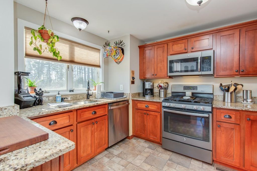 Photo of 15 Newells Meadow Lane, Derry, NH 03038 (MLS # 5080386)