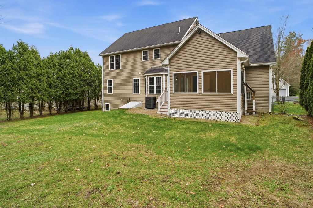 Photo of 46 Cherrywood Drive, Nashua, NH 03062 (MLS # 5085056)