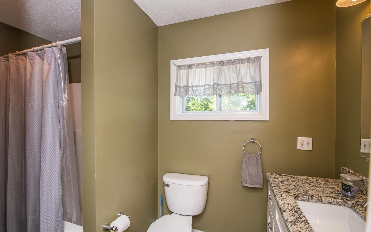 Epsom, New Hampshire 03234, United States, 3 Bedrooms Bedrooms, ,3 BathroomsBathrooms,Residential,Active,195775