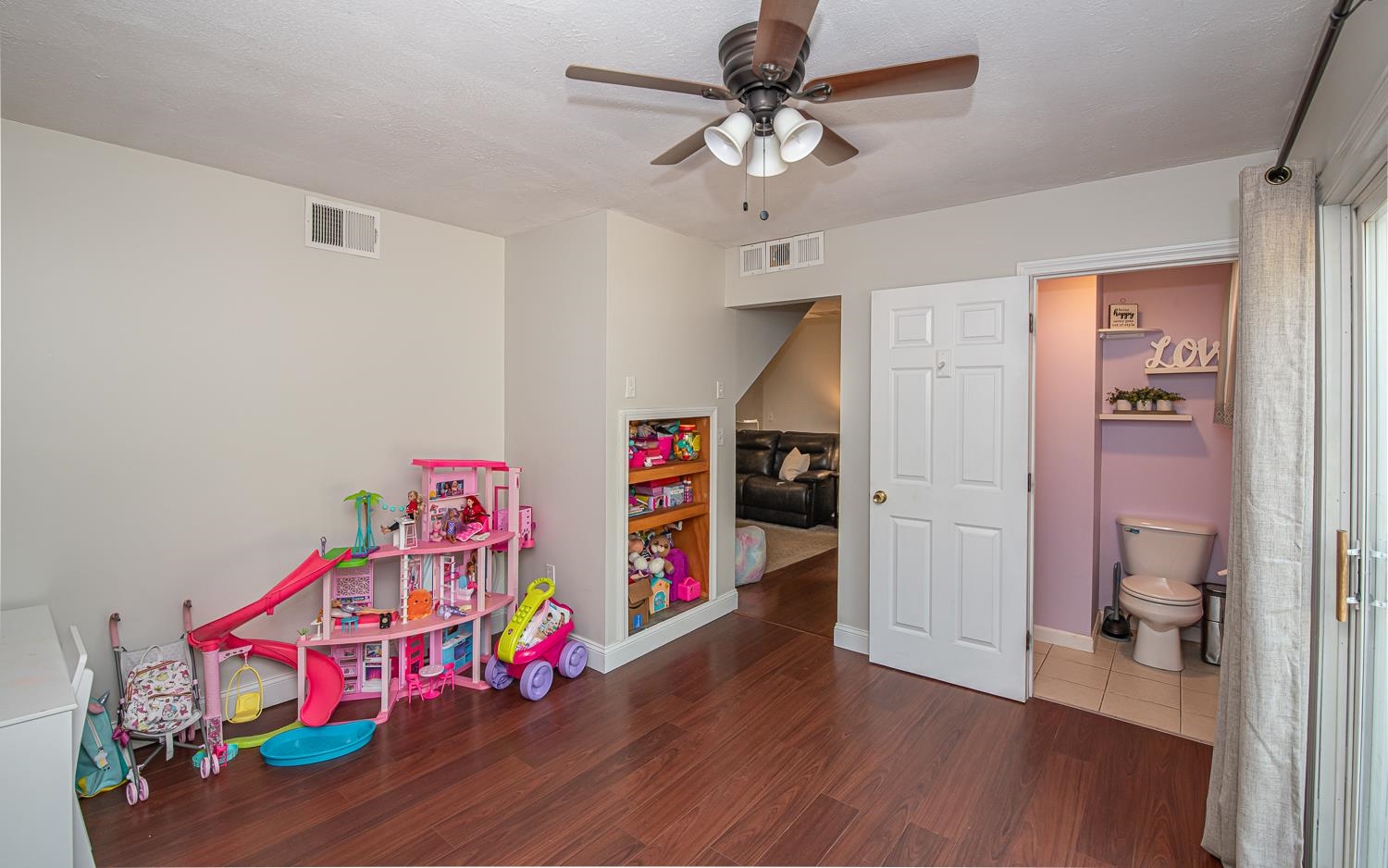 Epsom, New Hampshire 03234, United States, 3 Bedrooms Bedrooms, ,3 BathroomsBathrooms,Residential,Active,195775