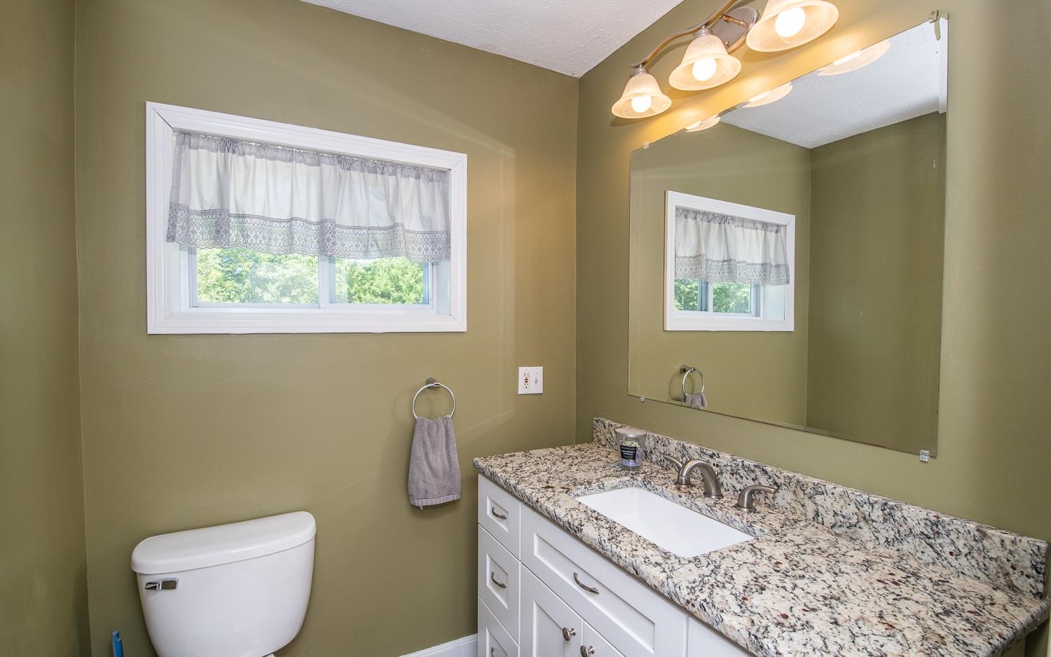 Epsom, New Hampshire 03234, United States, 3 Bedrooms Bedrooms, ,3 BathroomsBathrooms,Residential,Active,195775