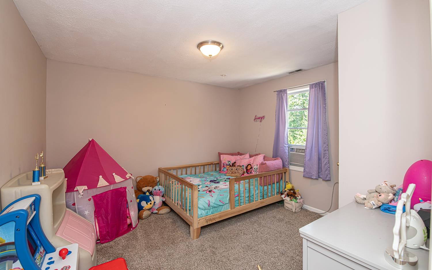 Epsom, New Hampshire 03234, United States, 3 Bedrooms Bedrooms, ,3 BathroomsBathrooms,Residential,Active,195775