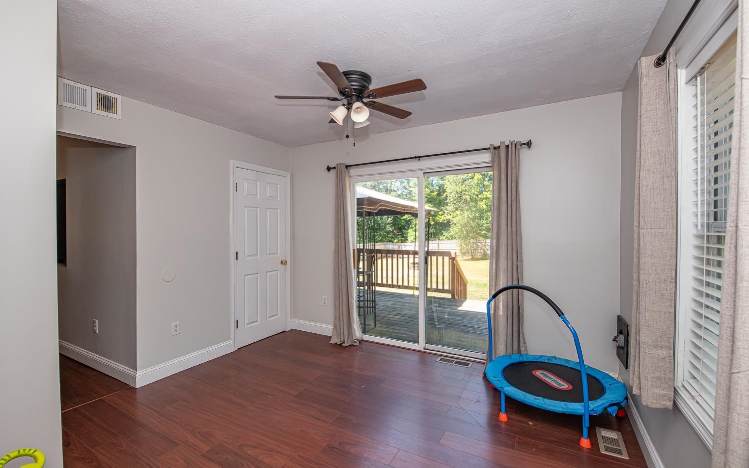 Epsom, New Hampshire 03234, United States, 3 Bedrooms Bedrooms, ,3 BathroomsBathrooms,Residential,Active,195775