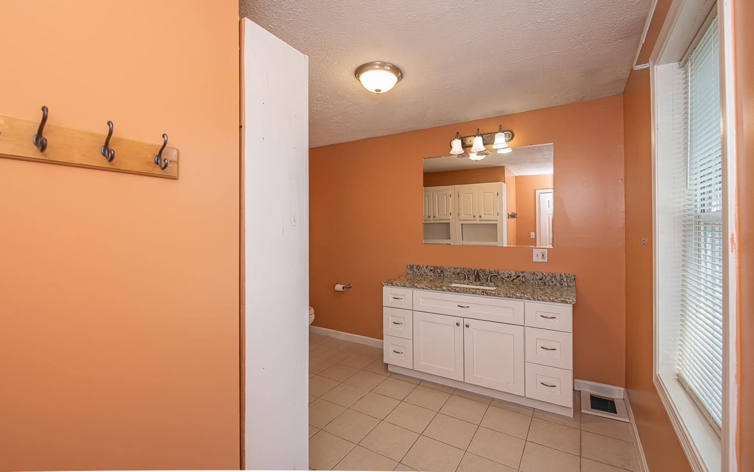 Epsom, New Hampshire 03234, United States, 3 Bedrooms Bedrooms, ,3 BathroomsBathrooms,Residential,Active,195775