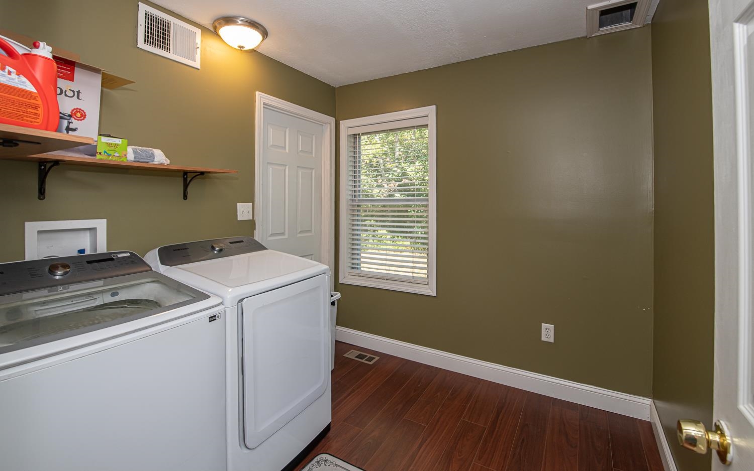 Epsom, New Hampshire 03234, United States, 3 Bedrooms Bedrooms, ,3 BathroomsBathrooms,Residential,Active,195775