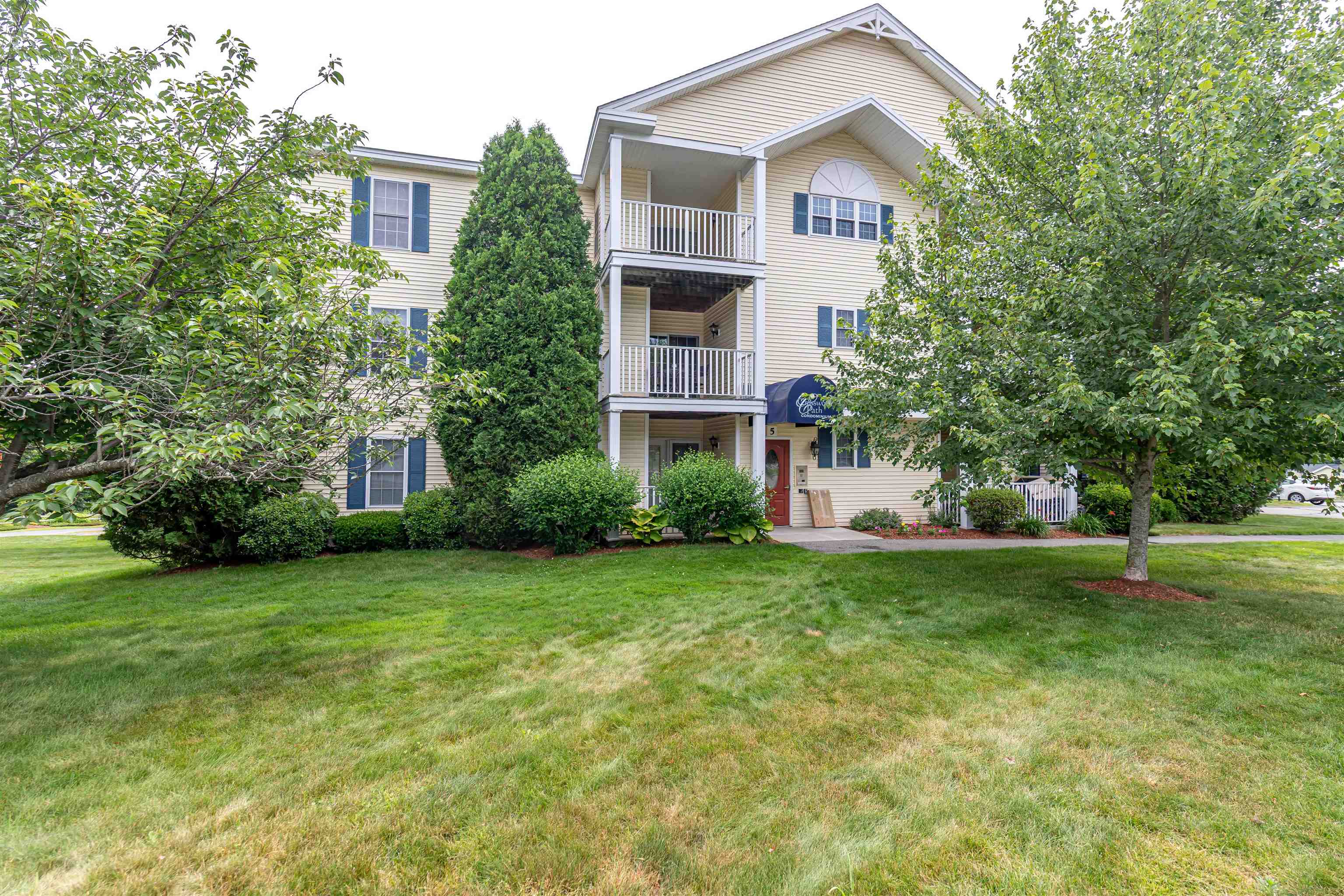 5 Crosswoods Path Boulevard B4
