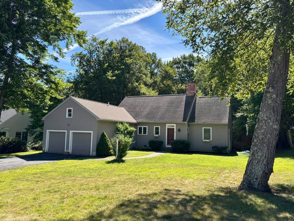 Photo of 15 Hubbard Road, Dover, NH 03820 (MLS # 5057300)