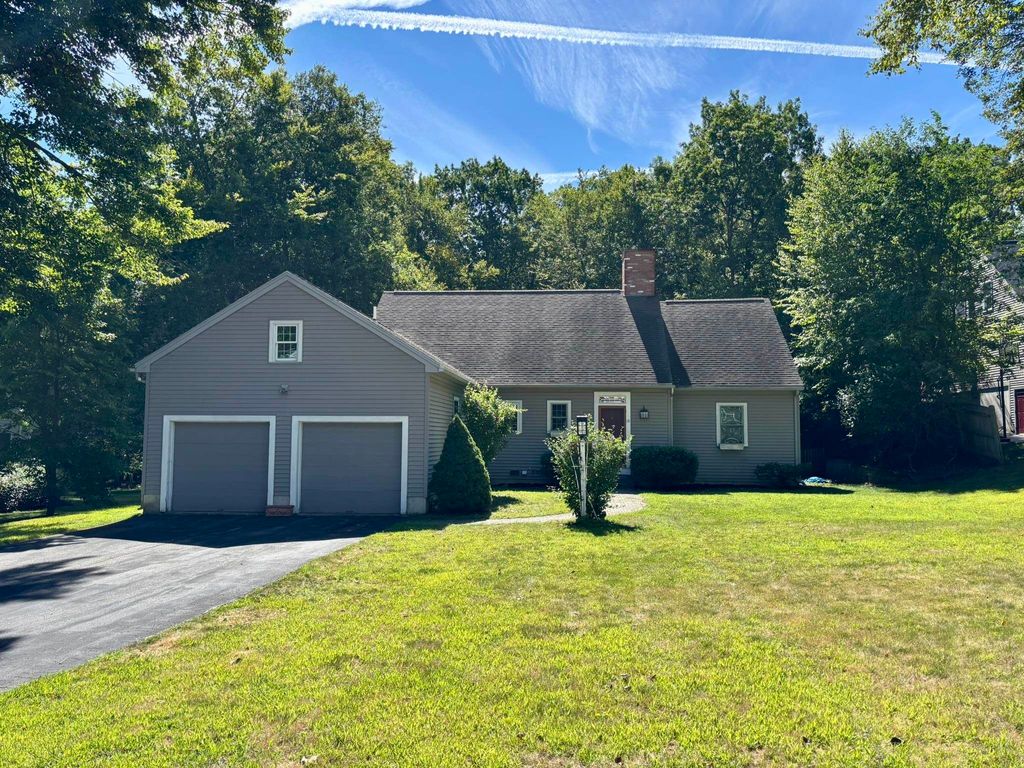 Photo of 15 Hubbard Road, Dover, NH 03820 (MLS # 5057300)