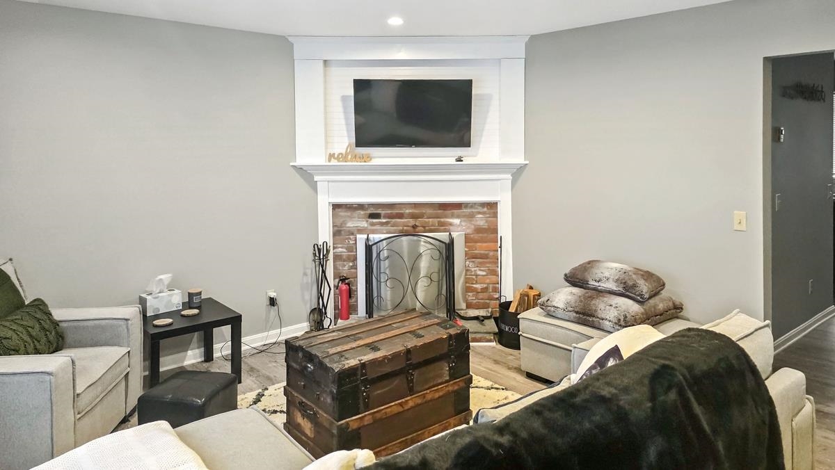 16 College Hill Road