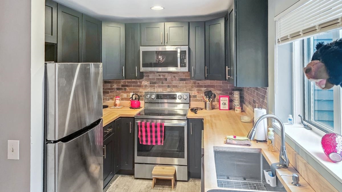 16 College Hill Road