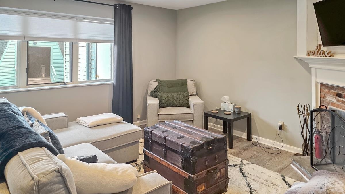 16 College Hill Road