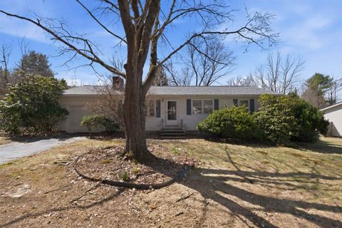 Photo of 11 Thompson Avenue, Hooksett, NH 03106 (MLS # 5084077)