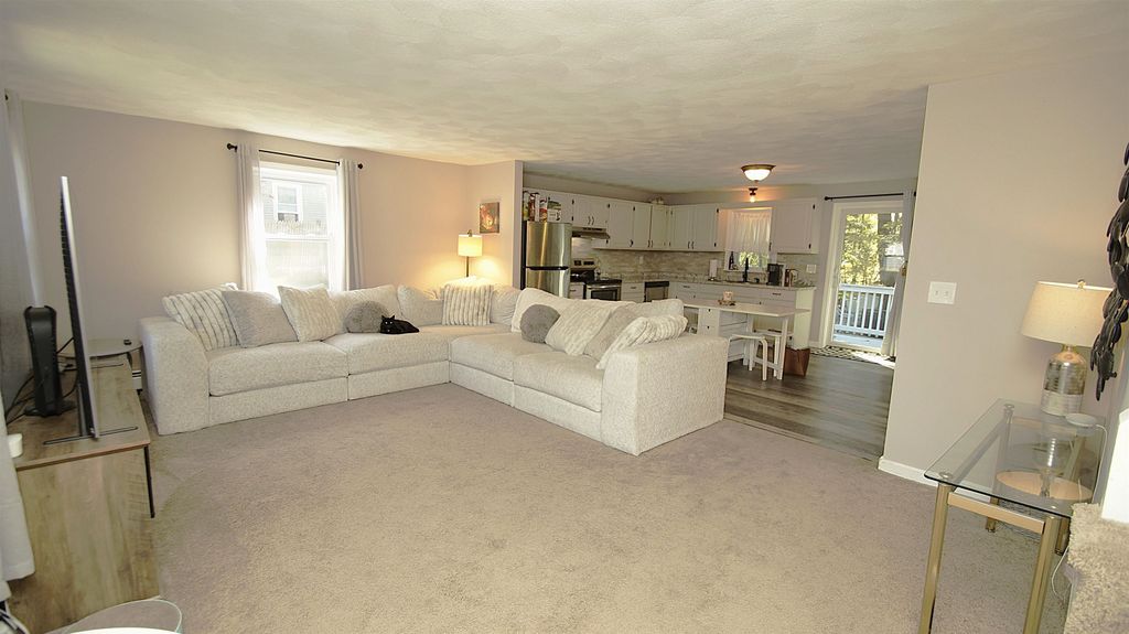 Photo of 13 Tigertail Circle, Derry, NH 03038 (MLS # 5062878)