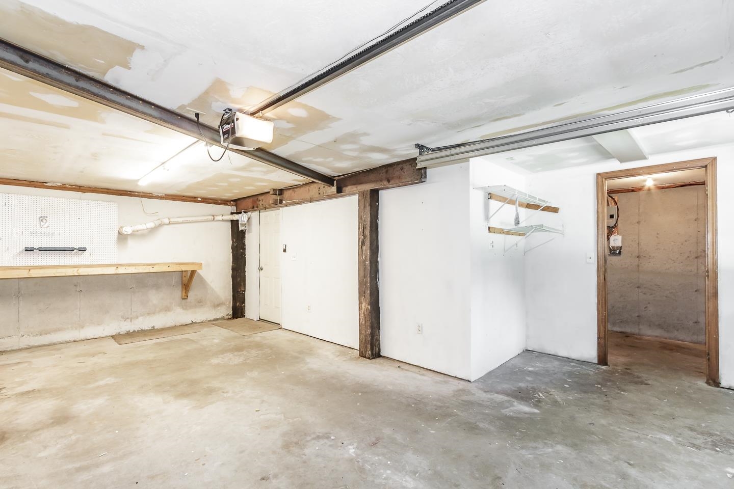 Sandown, New Hampshire 03873, United States, 2 Bedrooms Bedrooms, ,2 BathroomsBathrooms,Residential,Active,172257