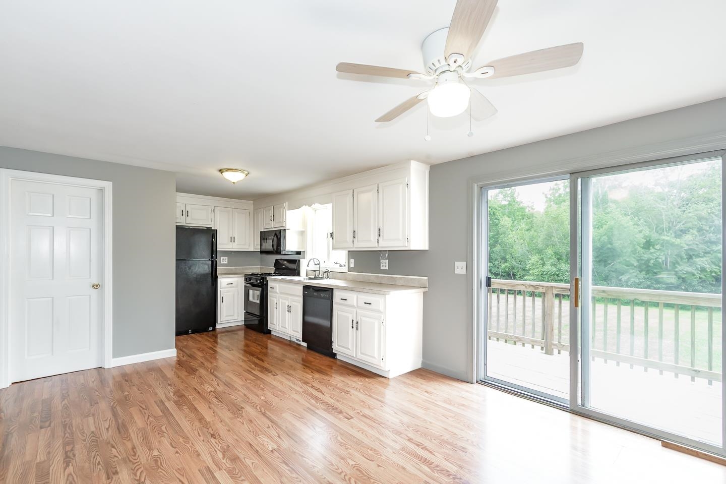 Sandown, New Hampshire 03873, United States, 2 Bedrooms Bedrooms, ,2 BathroomsBathrooms,Residential,Active,172257