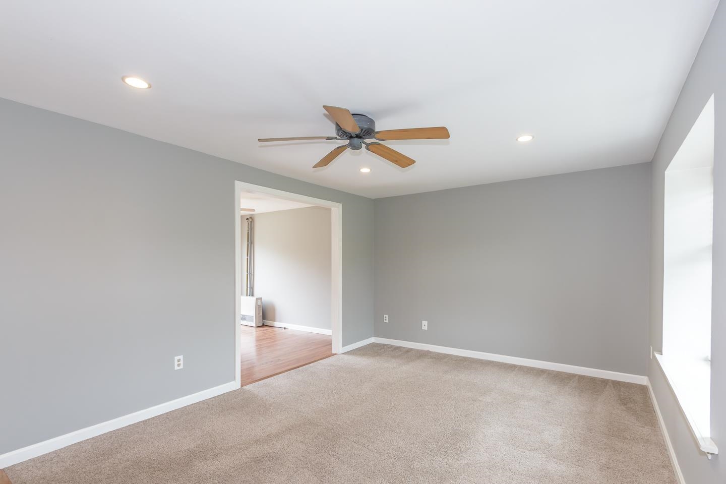 Sandown, New Hampshire 03873, United States, 2 Bedrooms Bedrooms, ,2 BathroomsBathrooms,Residential,Active,172257