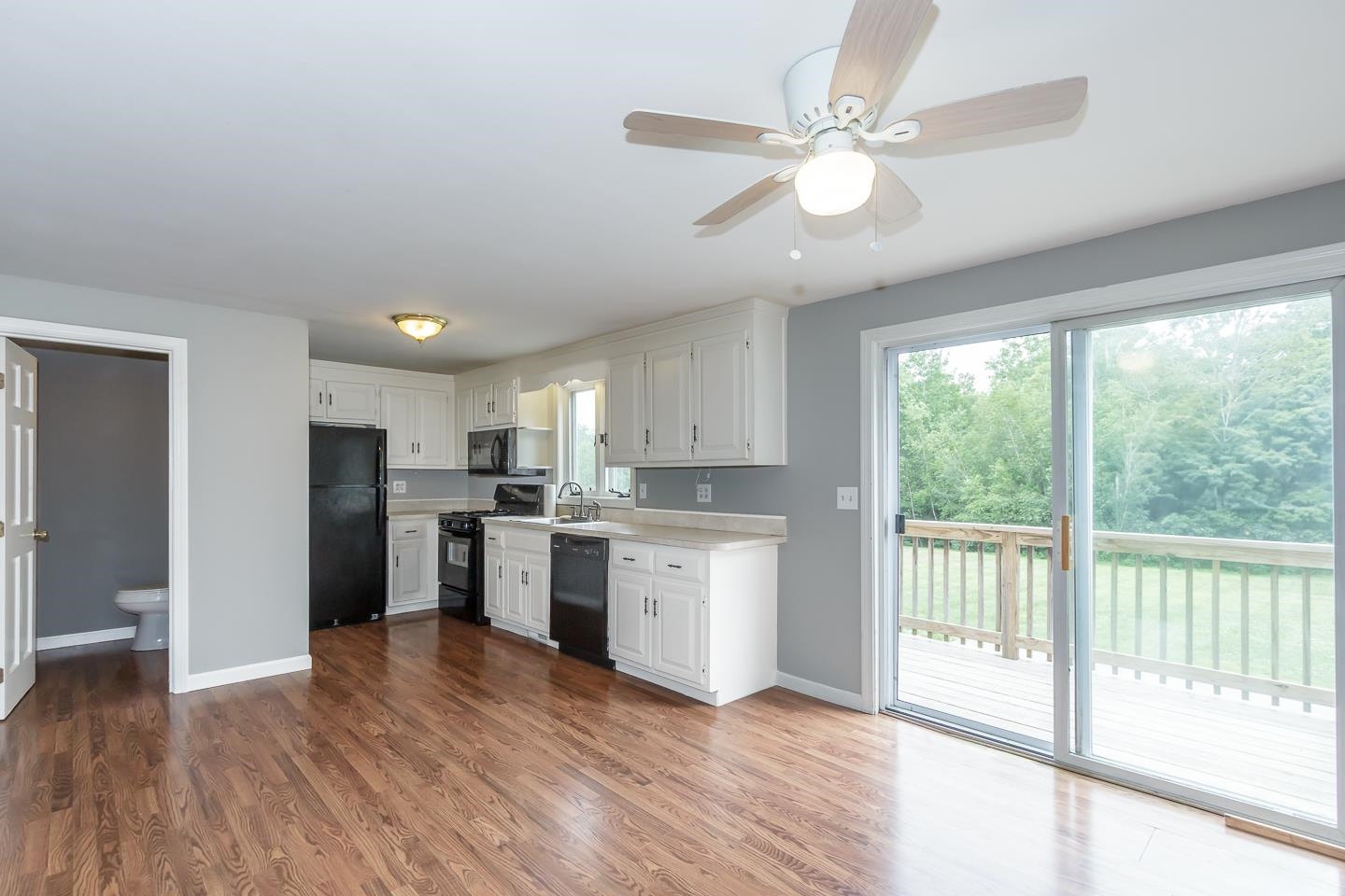 Sandown, New Hampshire 03873, United States, 2 Bedrooms Bedrooms, ,2 BathroomsBathrooms,Residential,Active,172257