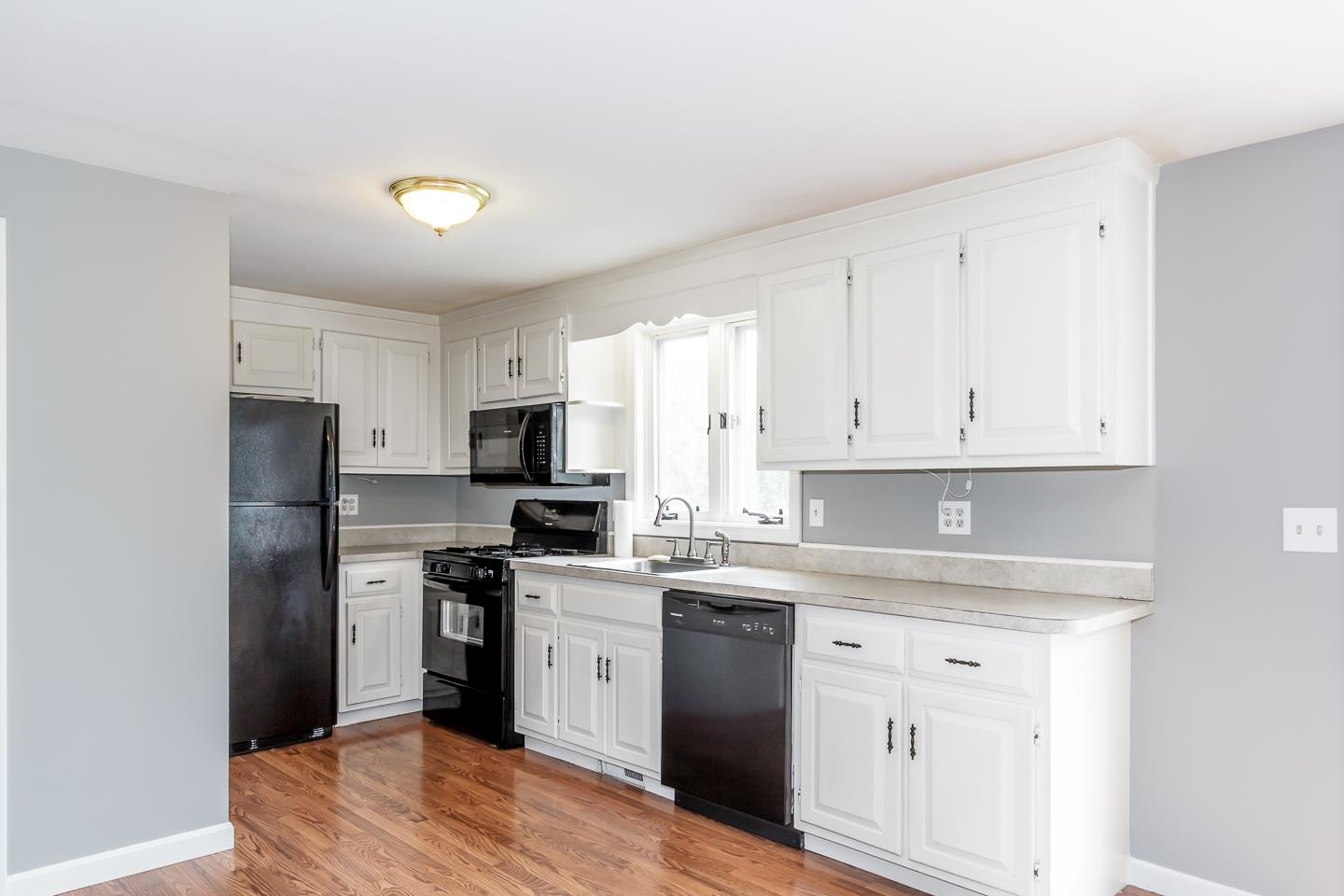 Sandown, New Hampshire 03873, United States, 2 Bedrooms Bedrooms, ,2 BathroomsBathrooms,Residential,Active,172257