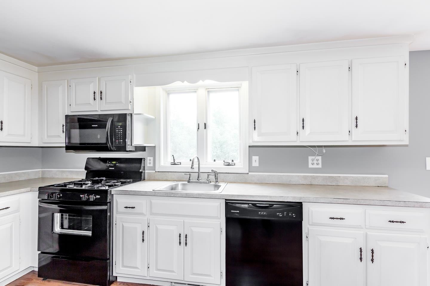 Sandown, New Hampshire 03873, United States, 2 Bedrooms Bedrooms, ,2 BathroomsBathrooms,Residential,Active,172257