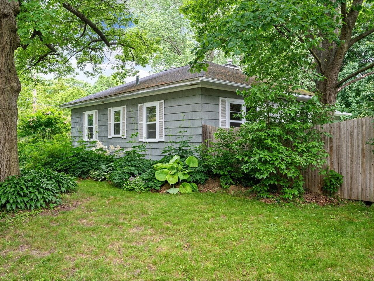 10 Crescent Road