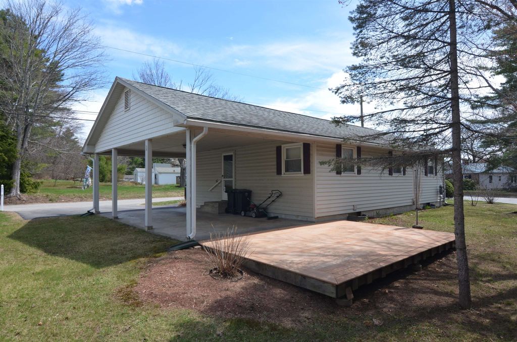 Photo of 2 Kidder Avenue, Franklin, NH 03235 (MLS # 5085494)