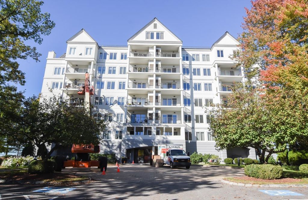 Photo of 12 Mountain Laurels Drive #U-207, Nashua, NH 03062 (MLS # 5066124)