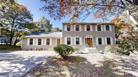 16 Loretta Avenue Pelham NH 03076