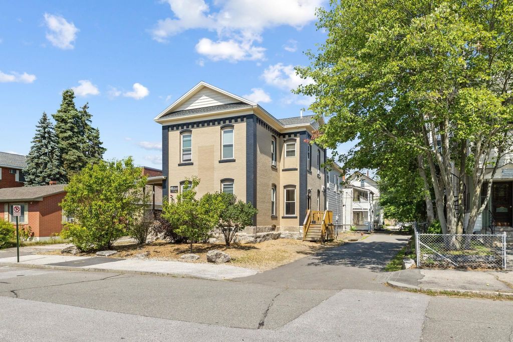 Photo of 52 Myrtle Street, Manchester, NH 03104 (MLS # 5037968)