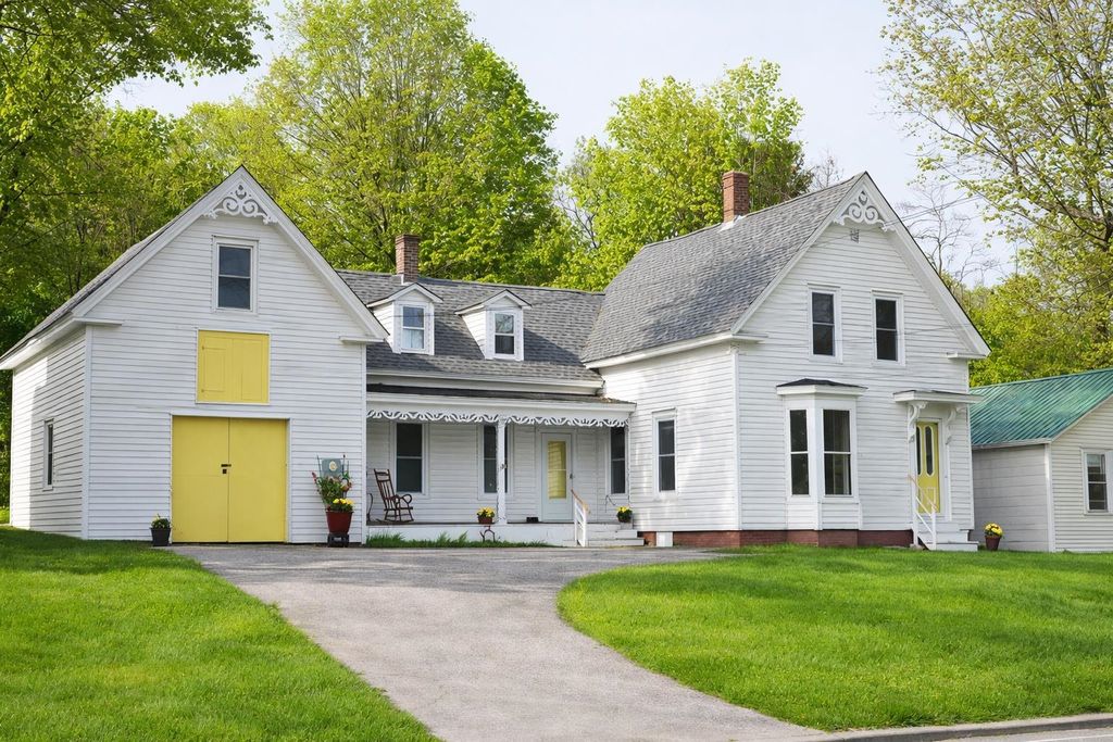 Photo of 75 Highland Street, Plymouth, NH 03264 (MLS # 5083605)