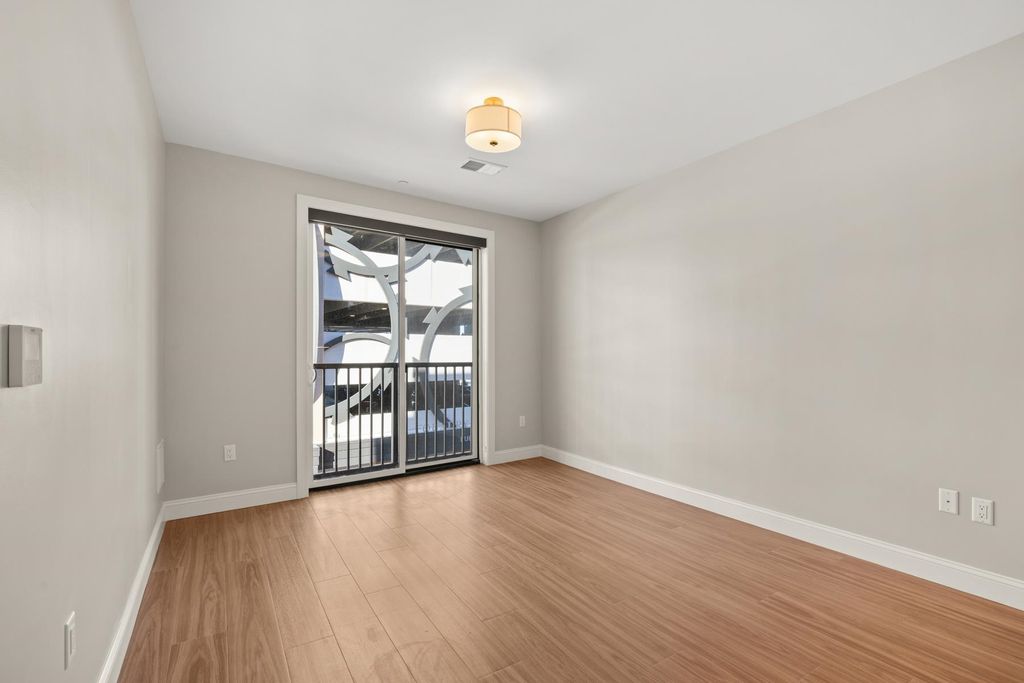 Photo of 99 Foundry Place #206, Portsmouth, NH 03801 (MLS # 5070177)