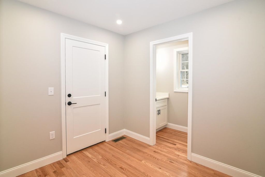 Photo of 19 Mammoth Road, Hooksett, NH 03106 (MLS # 5079203)