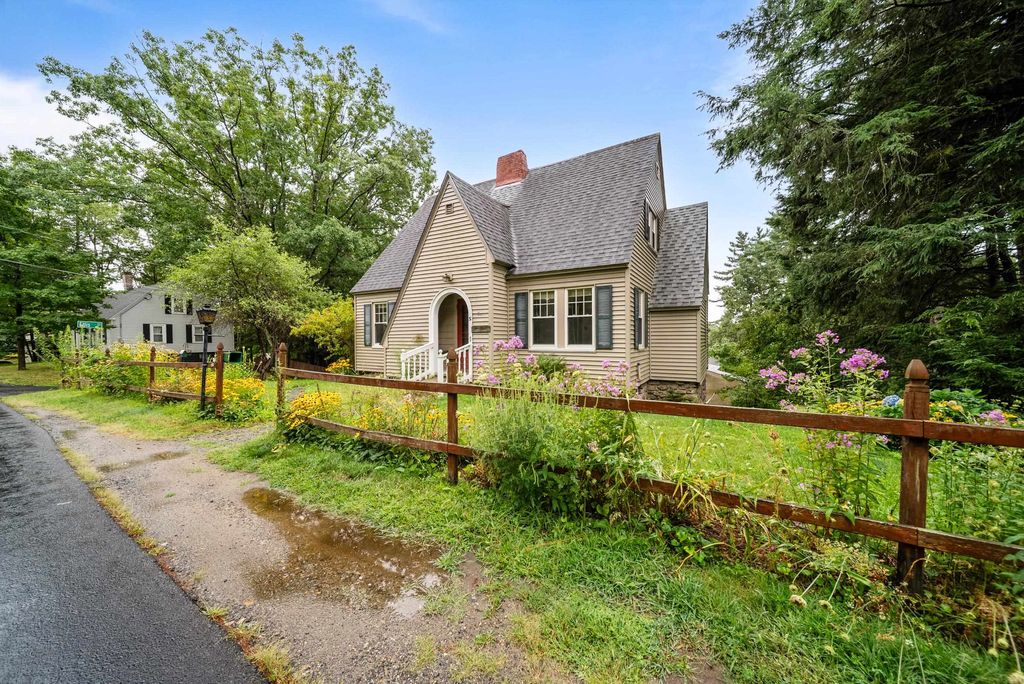 Photo of 32 Woodbury Street, Keene, NH 03431 (MLS # 5058148)