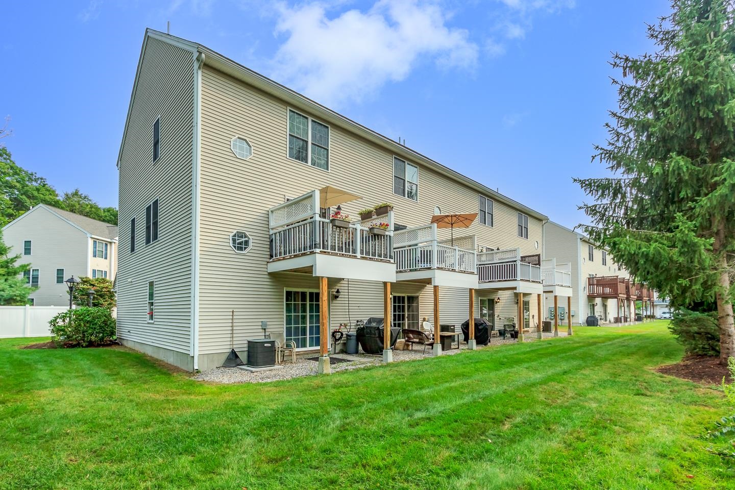 2 Larch Street 22