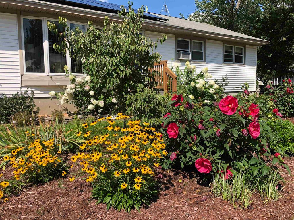 Photo of 12 Fernand Street, Manchester, NH 03103 (MLS # 5082849)