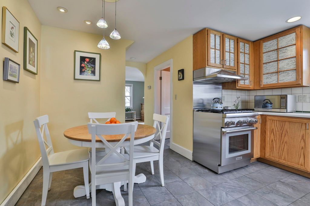 Photo of 25 Eastman Street, Nashua, NH 03060 (MLS # 5085108)