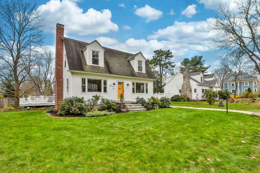 Photo of 25 Eastman Street, Nashua, NH 03060 (MLS # 5085108)