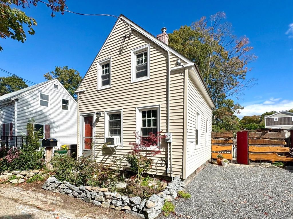Photo of 5 Kossuth Street, Exeter, NH 03833 (MLS # 5063280)