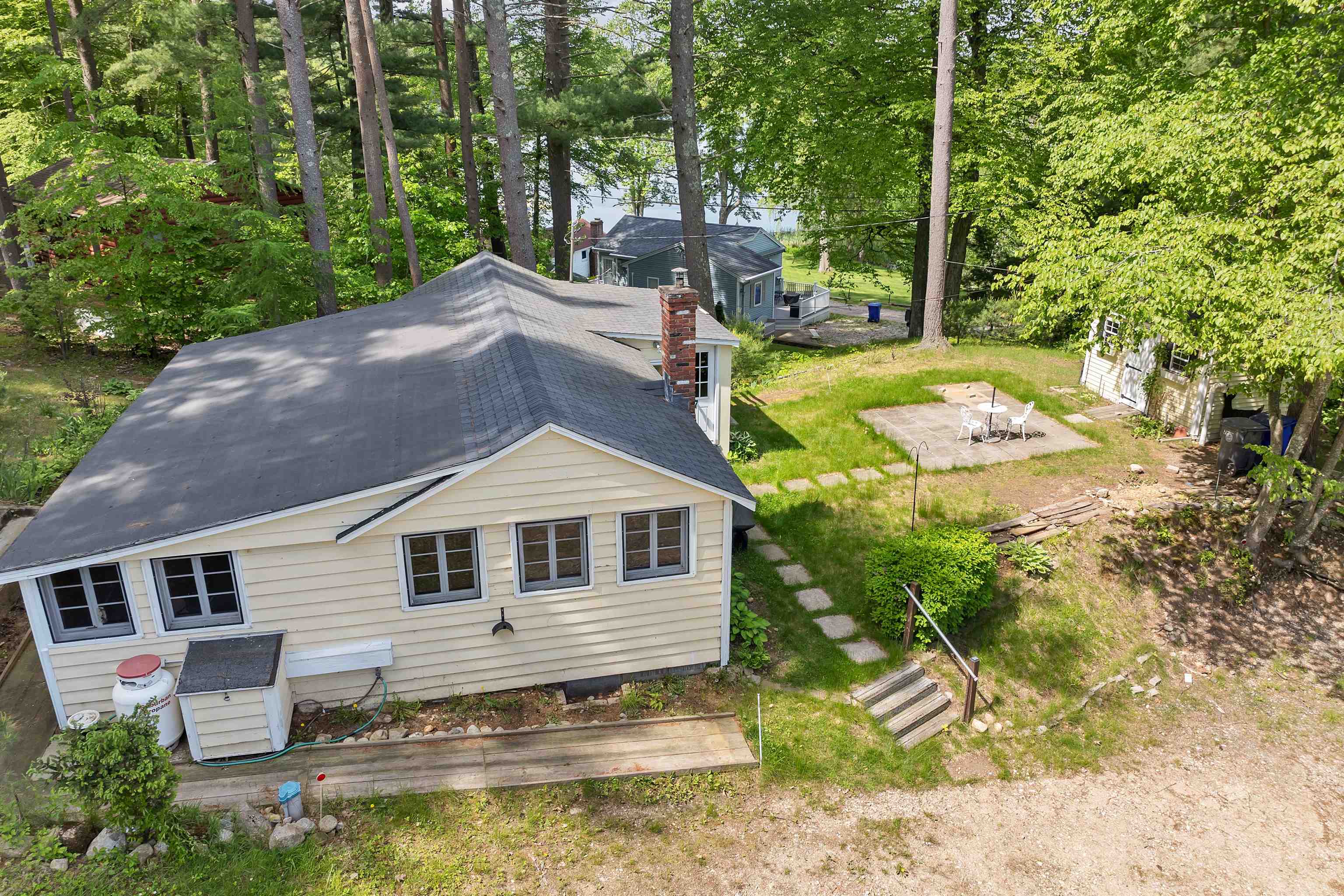 7 Beach Road