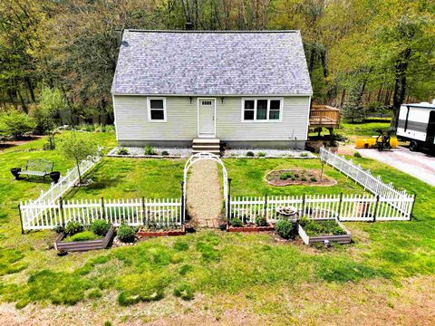 Photo of 19 Edgewood Street, Milford, NH 03055 (MLS # 5088517)