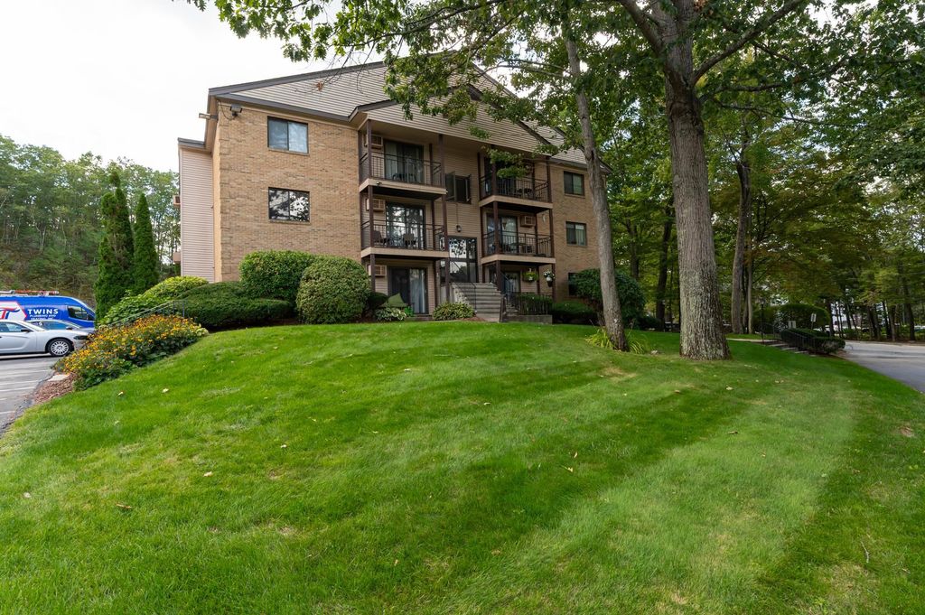 Photo of 19 Country Club Drive #29, Manchester, NH 03102 (MLS # 5061837)